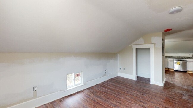 Building Photo - 10 5th Ave