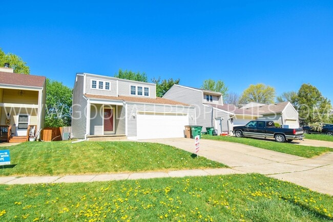Building Photo - 3 Bed 2.5 bath Home with a fully fenced yard in West Des Moines with a 2-Car attached garage