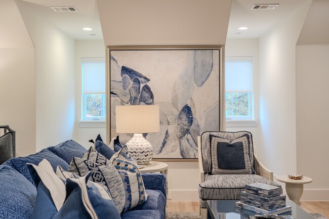 Building Photo - Open Concept custom build by Hudson Co in Highland Park!