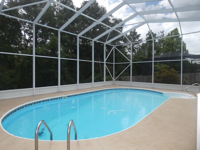 Building Photo - Marvelous Executive Pool Home in Hammersmith