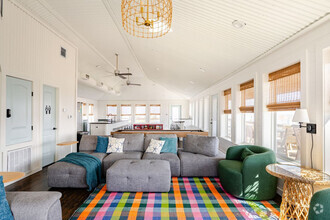 Building Photo - 907 S Cove Dr