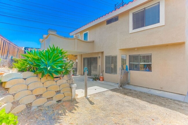 Building Photo - Charming Two Story 3 BR Home Available Mid June!