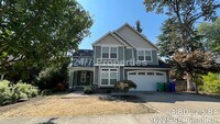 Building Photo - Stunning 4 BD | 2.5 BA Craftsman - Milwaukie