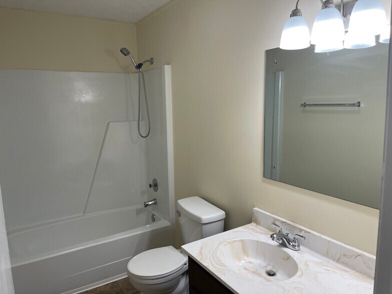 Building Photo - 1021 Fall Creek Rd