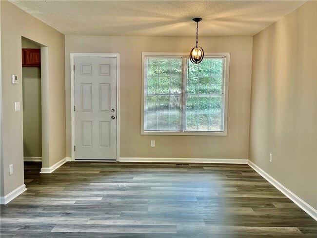 Building Photo - 380 River Trace Dr