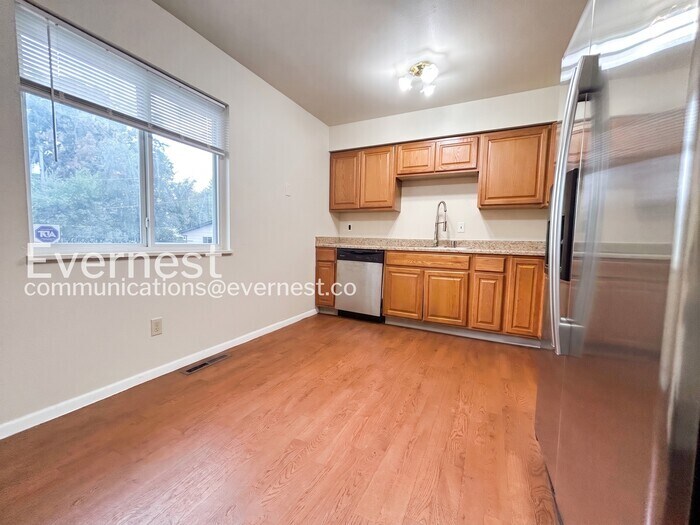 Building Photo - 4203 Goldenrod Dr