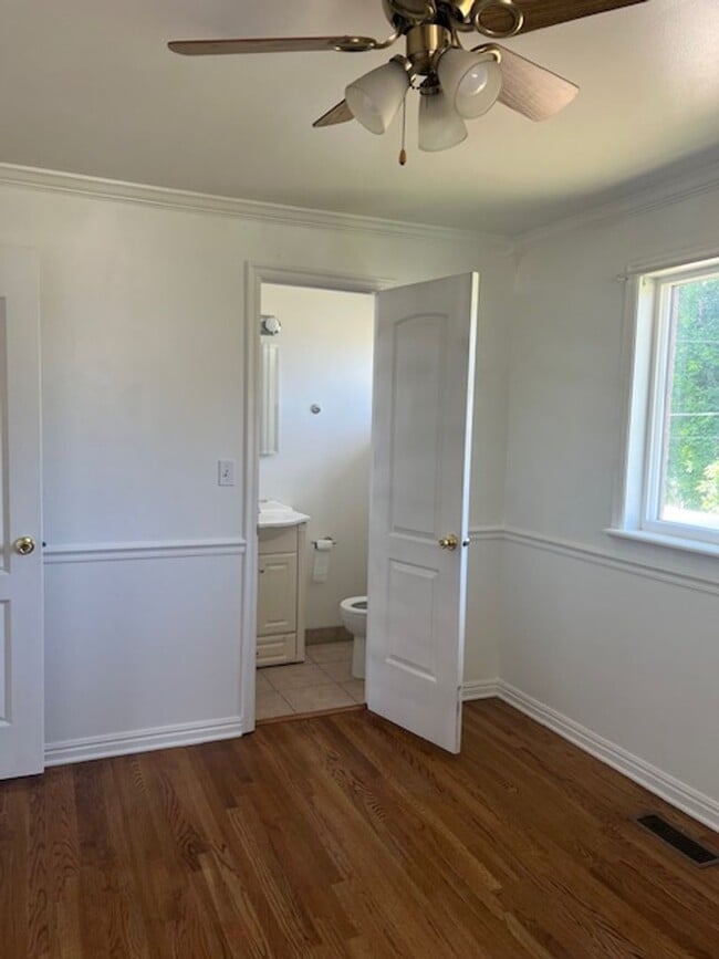 Building Photo - Kaysville 4 Bedroom, 2.5 Baths, big 2 car ...