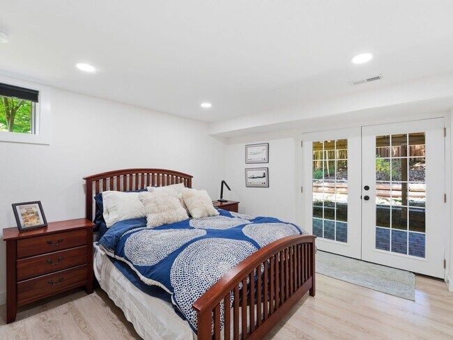 Building Photo - Freshly Refined Home with Generous Space and Timeless Appeal