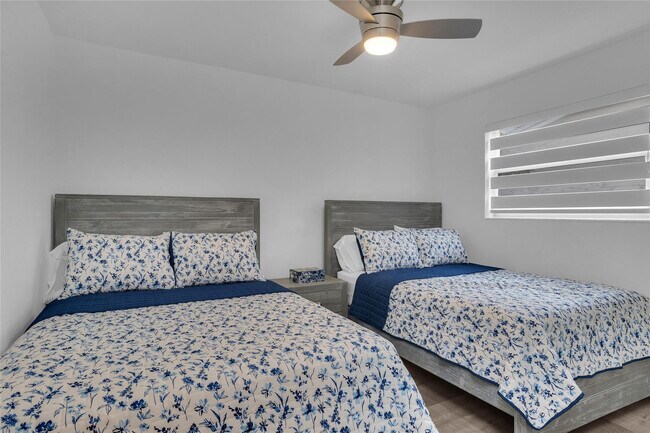 Building Photo - 5311 Pierce St