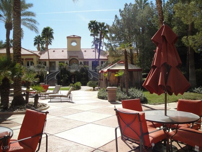 Building Photo - 220 E Flamingo Rd