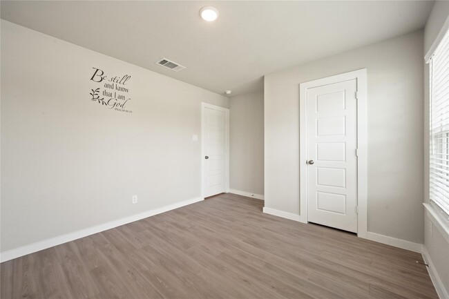 Building Photo - 8635 Jetty Glen Dr