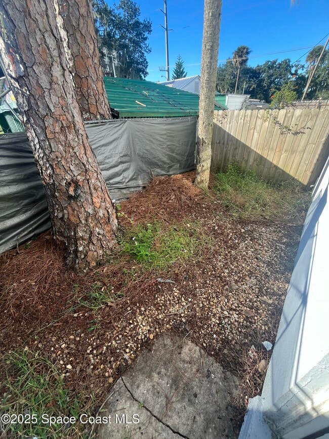 Building Photo - 1209 Tropic St