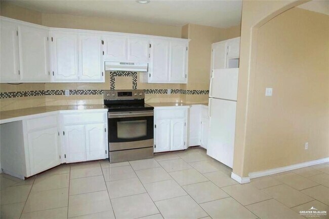 Building Photo - 531 Tulip Cir