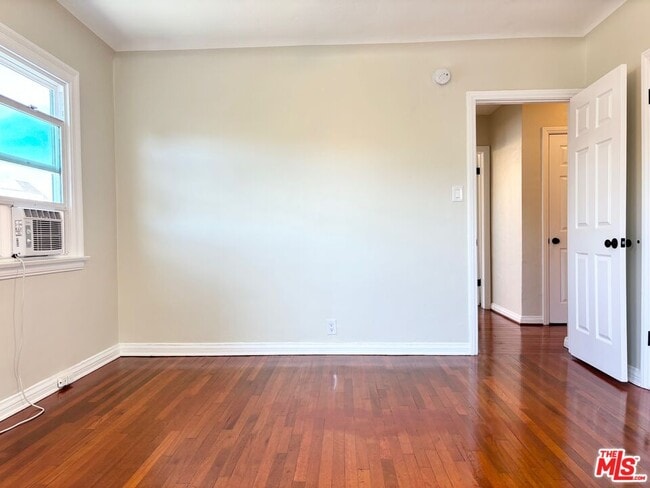 Building Photo - 1075 S Ogden Dr