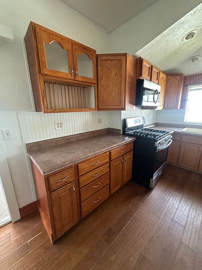 Building Photo - 646 S Coleman St