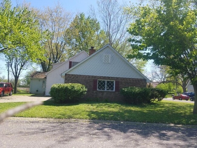 Building Photo - 302 Salem St