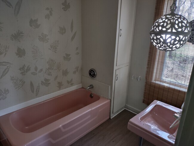 Building Photo - Nana's House