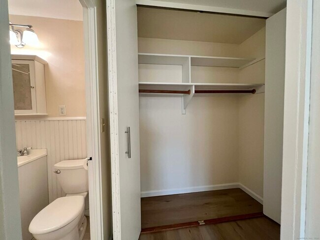 Building Photo - 30 Glenbrook Rd