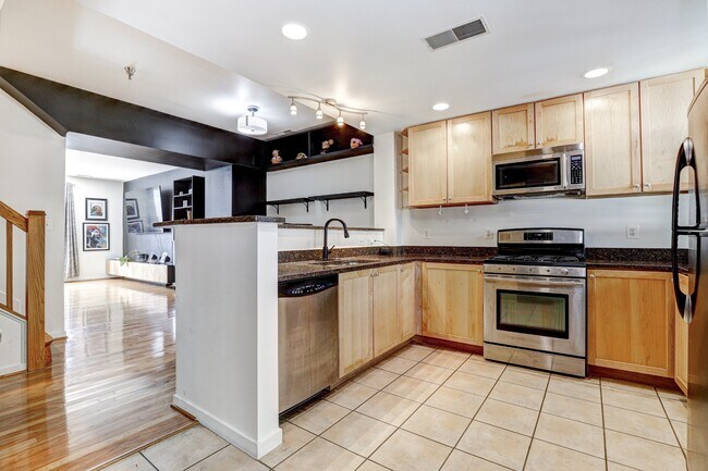 Building Photo - 1726 Aliceanna St