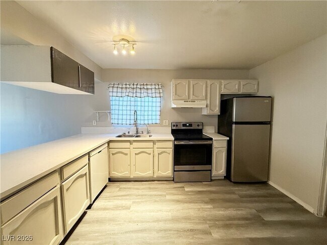 Building Photo - 5206 Golden Ln