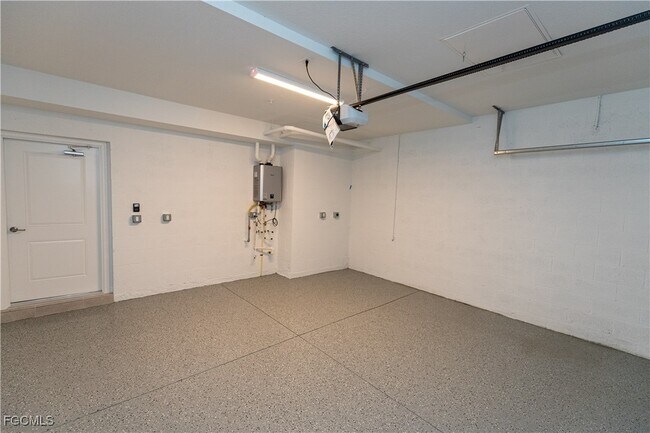 Building Photo - 16524 Kingwood Ln