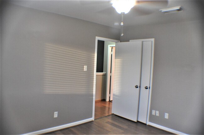Building Photo - 9503 Deep Valley Dr