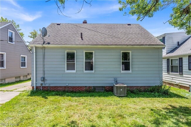 Building Photo - 18405 Raymond St