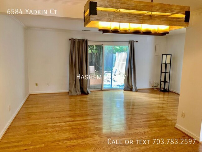 Building Photo - 6584 Yadkin Ct