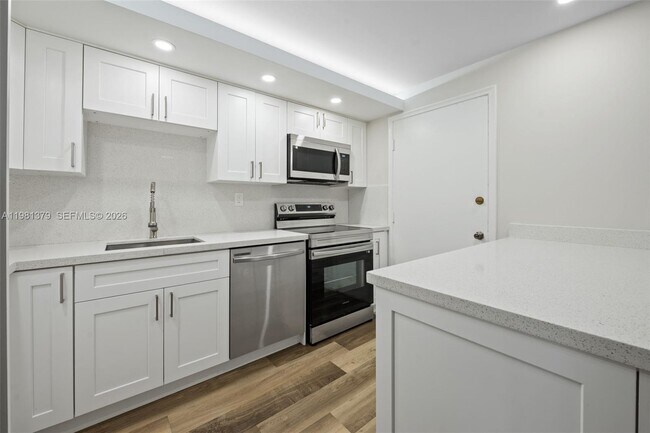 Building Photo - 8107 SW 72nd Ave