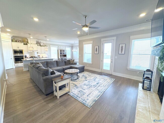Building Photo - 401 Peach Orch Ln
