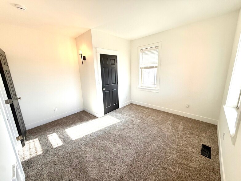 1st floor bedroom #3 - 24 Ash St N
