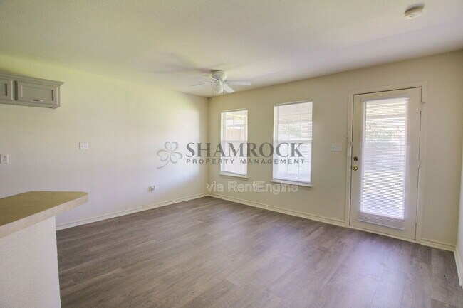 Building Photo - 10228 Iris Ln