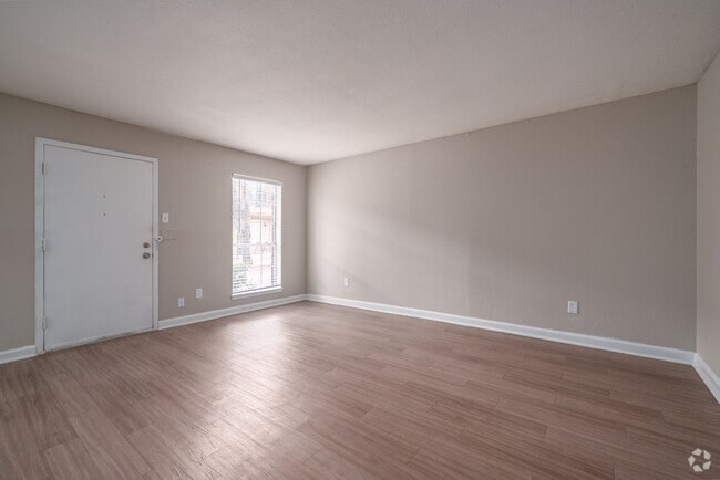 Interior Photo - 8601 Broadway