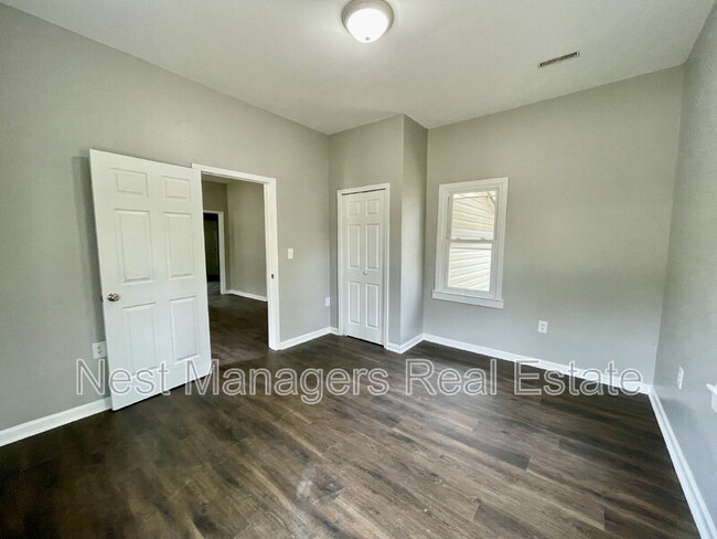 Building Photo - 318 Grimes St