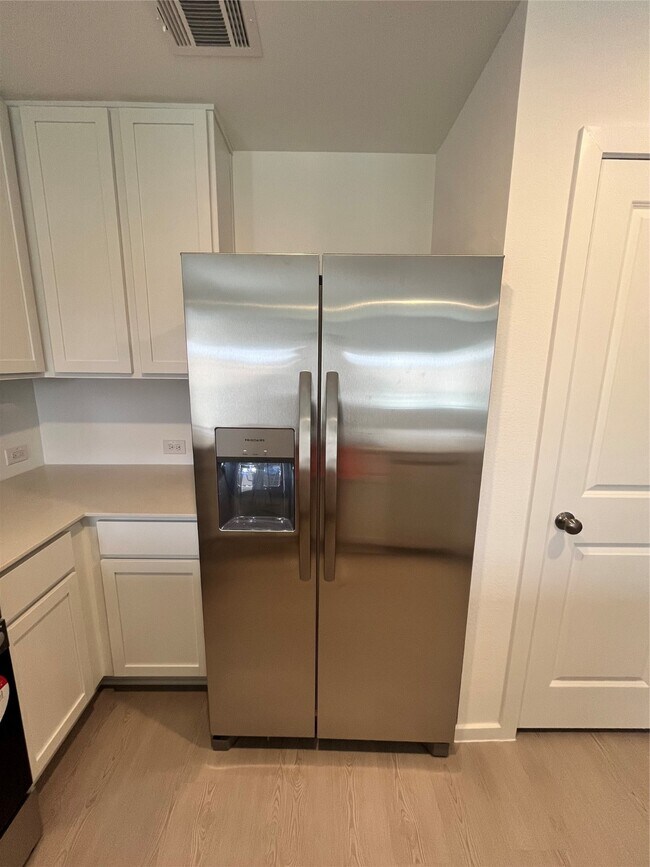 Building Photo - 25431 Birch Hl Dr