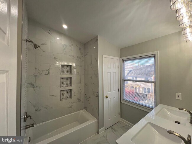 Building Photo - 4131 Bancroft Ln