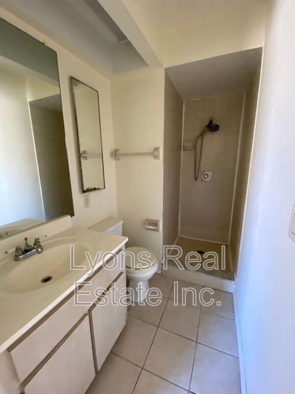 Building Photo - 801 SE 5th Ave