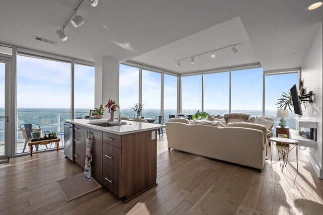 Building Photo - "Luxury Urban Living: Stunning 2-Bed, 2-Ba...
