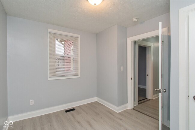 Building Photo - 3180 Graceland Ave