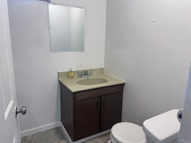 Building Photo - 3011 Saner Ave