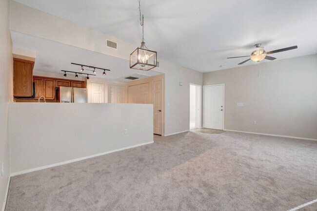 Building Photo - FIRST FLOOR CONDO IN GATED COMMUNITY W/ SINGLE CAR GARAGE