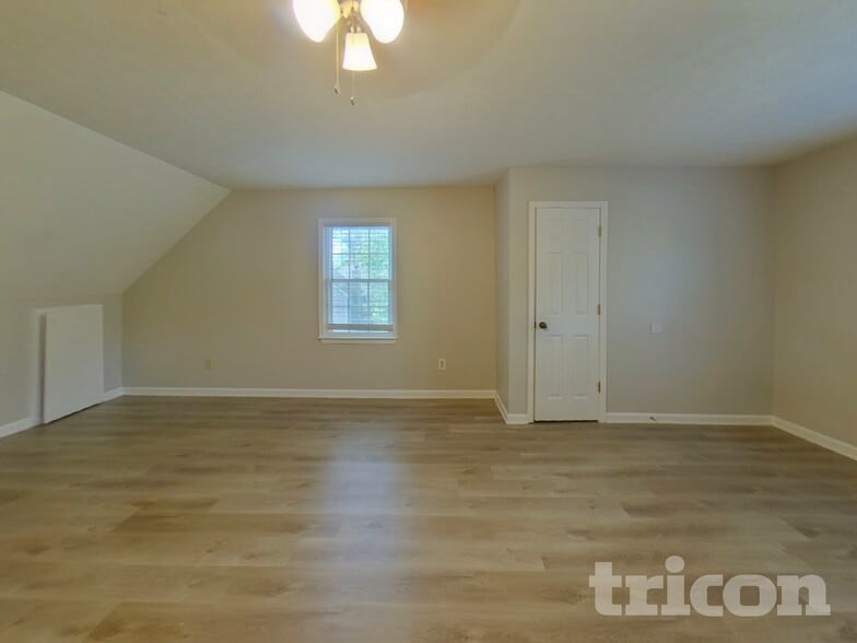 Building Photo - 530 N Oakland Cir