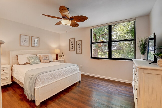 Building Photo - 950 Lavers Cir