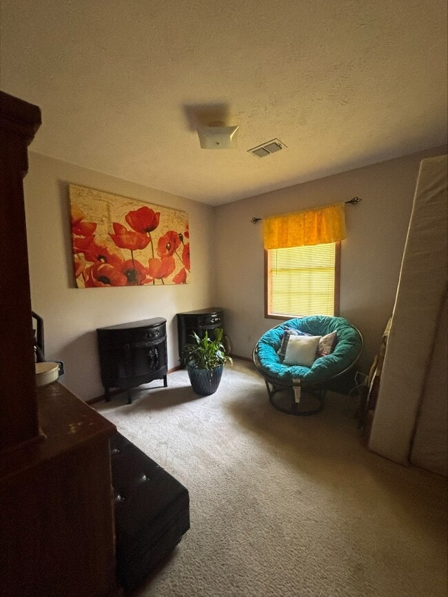 Building Photo - 131 Center St