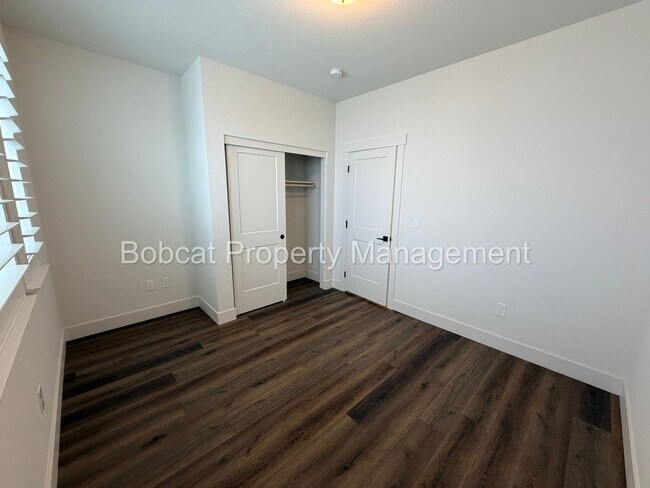 Building Photo - Modern Lock-and-Leave Living in the Heart of Carson City