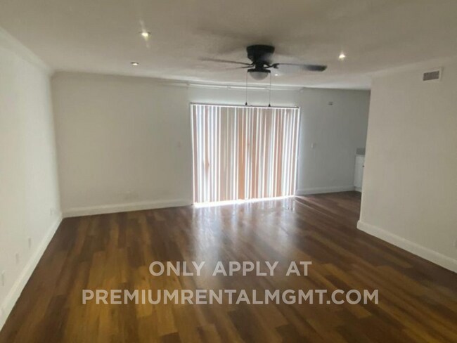 Building Photo - Large One Bedroom One Bath First level Condo Flexible qualifications.