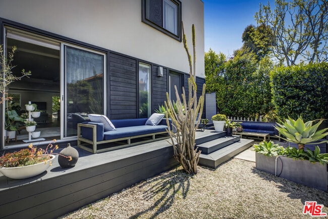 Building Photo - 814 Crestmoore Pl