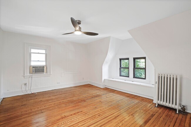 Building Photo - 16 Rutland Rd