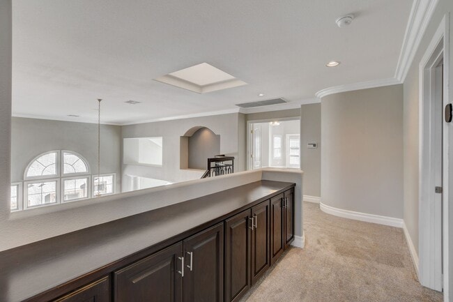 Building Photo - COMING SOON!! $1000 off 1st months Rent Guard-Gated Golf Course Living on the 14th Green!