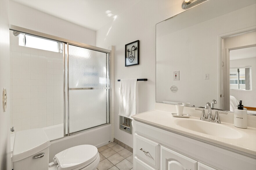 Building Photo - 1169 Amherst Ave